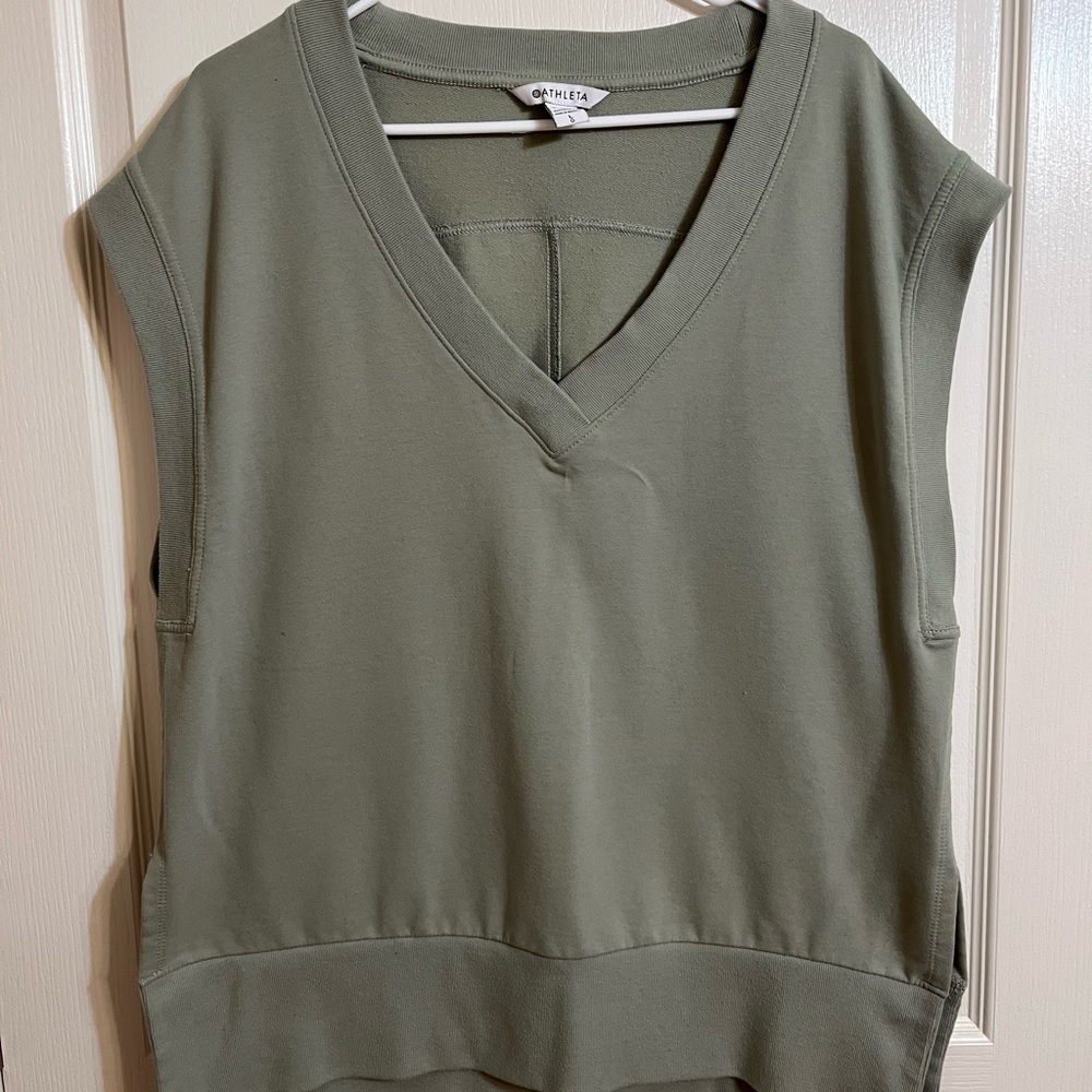 Athleta Retroterry v-neck sweatshirt.
Olive Green V-Neck Sleeveless Top